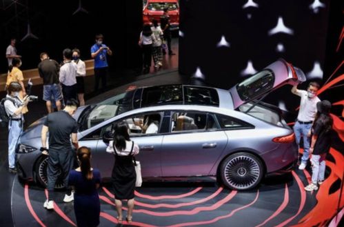 政策频出利车市复苏，深圳车展人气爆棚推动汽车销售热潮